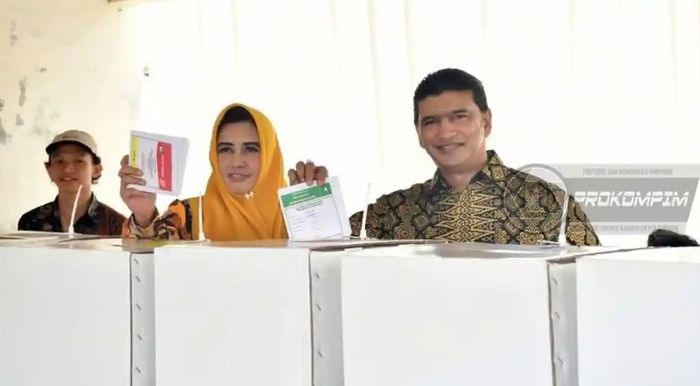 Simak profil Ashraff Abu, suami Bupati Pekalongan Fadia Arafiq yang disorot usai istri kena OTT KPK. 