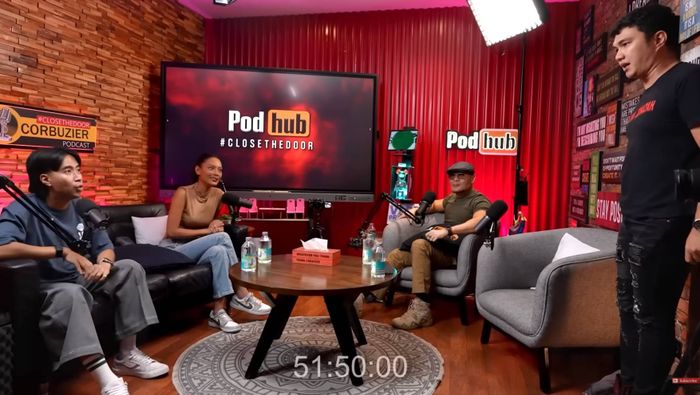 Aldi Taher hadir sebagai bintang tamu rahasia untuk Vidi Aldiano di PodHub