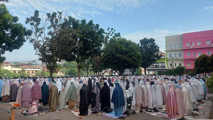 Suasana Salat Idul Fitri di UMJ, Tangerang Selatan, Jumat (20/3/2026).