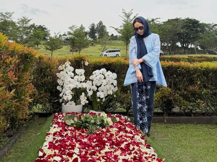 BCL ziarah ke makam Ashraf Sinclair.