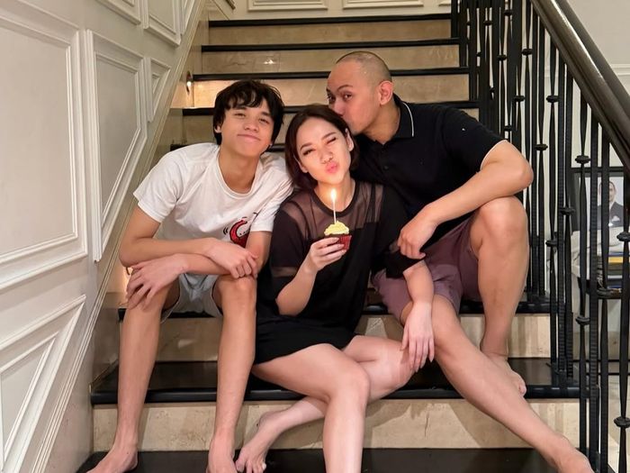 BCL rayakan ulang tahun ke 43 bersama keluarga.