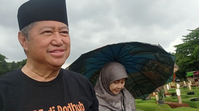 Ayah Vidi Aldiano, Harry Kiss saat ditemui di TPU Tanah Kusir, Jakarta Selatan, Jumat (27/3/2026).