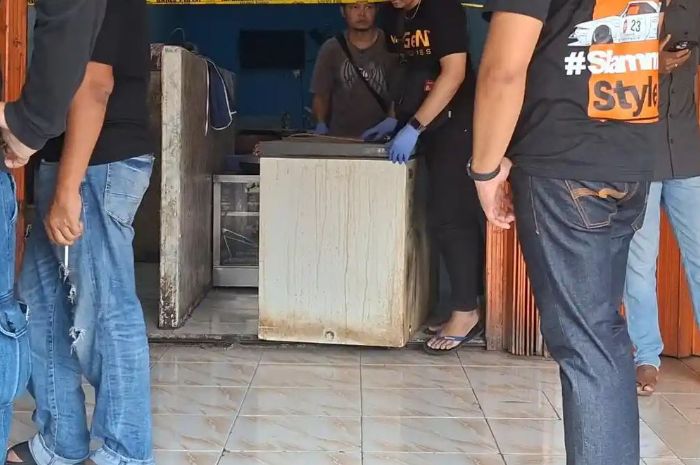 Terkuak sosok mayat korban pembunuhan di freezer warung geprek di Bekasi, dikenal sebagai sosok baik dan ramah. 