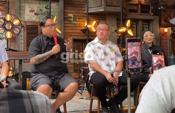 Ravel Junardy, Hardiyanto Kenneth, dan Shinta Syamsul Arief saat konferensi pers di Shamrock Gandaria, Jakarta Selatan, Selasa (10/3/2026).