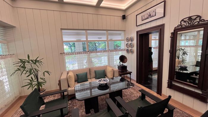 Ruang VIP di Uma Oma Heritage memiliki desain klasik elegan yang menambah nuansa nostalgia.