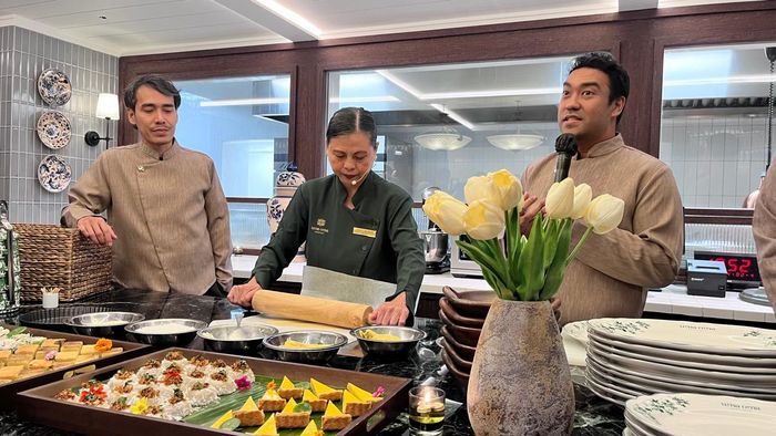 Founder Uma Oma Group-Juna, Oma Juwita, dan Co-founder Uma Oma Group-Firhan saat peresmian Uma Oma Heritage di Menteng, Jakarta Pusat, Kamis (2/4/2026)