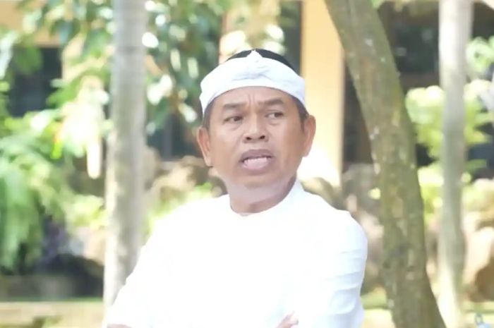 Dedi Mulyadi minta maaf ngaku ingkar janji ke pegawai kebun binatang Bandung, sang gubernur singgung soal gaji.