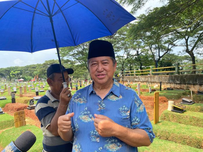 Harry Kiss di TPU Tanah Kusir, Jakarta Selatan pada Selasa (14/4/2026).