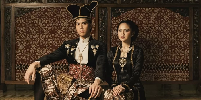 Prewedding El Rumi dan Syifa Hadju di kawasan Keraton Surakarta mencuri perhatian publik.  