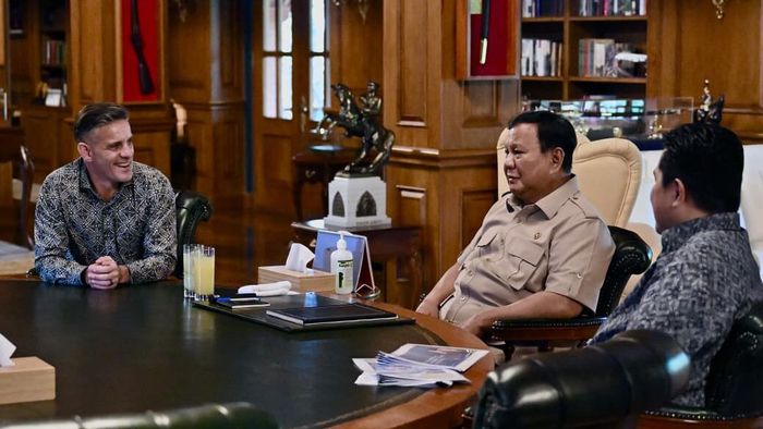Ketua Umum PSSi Eric Thohir dan Pelatih Timnas Indonesia John Herdman di kediaman pribadi Presiden RI, Prabowo Subianto di Hambalang, Jawa Barat, Jumat (19/6/2026)