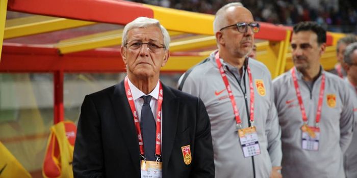 Pelatih timnas China, Marcello Lippi (kiri).