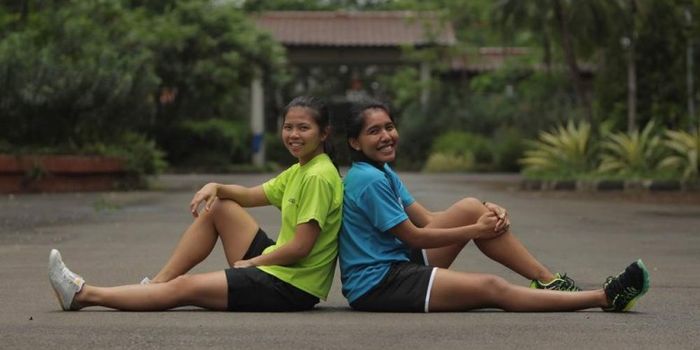 Pasangan ganda putri Indonesia, Nitya Krishinda Maheswari (kanan)/Greysia Polii, berpose di kawasan 