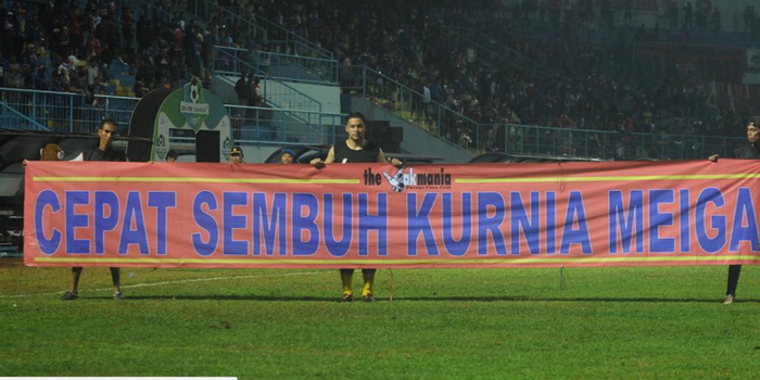 Ucapan simpati kepada Kurnia Meiga dari Persija dan The Jakmania pada Laga Arema Vs Persija di stadi