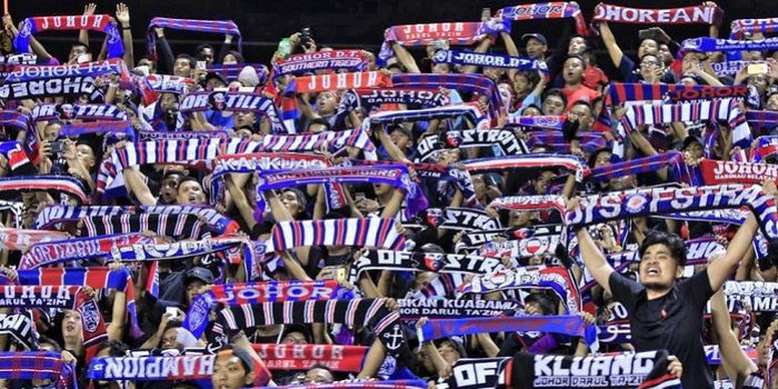 Kelompok Suporter Johor Darul takzim (JDT), Boys of Straits (BOS).