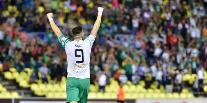  Striker anyar Persija asal Kroasia, Marko Simic seusai mencetak gol saat masih membela klub Liga Su