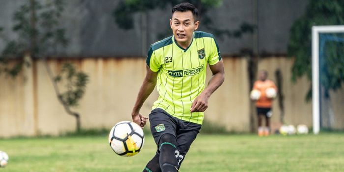 Hansamu Yama dalam Sesi Latihan Persebaya di Lapangan Jenggolo, Sidoarjo, pada Jumat (18/1/2019)