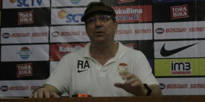 Pelatih Persib, Robert Alberts.