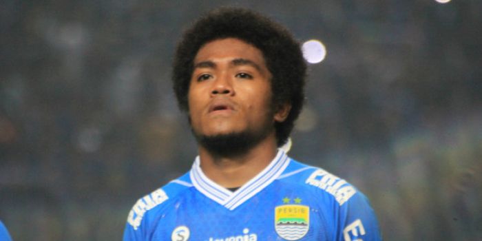 Pemain Persib, Fulgensius Billy Paji Keraf Siregar saat menghadapi Bhayangkara FC (31/5/2018)