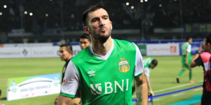 Mantan Bek Persib Bandung, Vladimir Vujovic pada laga Persib vs Bhayangkara FC di Gelora Bandung Lai