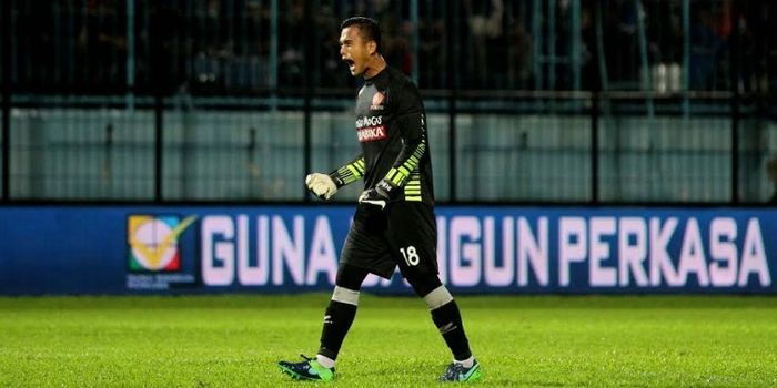 Kiper PS TNI, Dhika Bayangkara saat membela timnya di TSC 2016. 