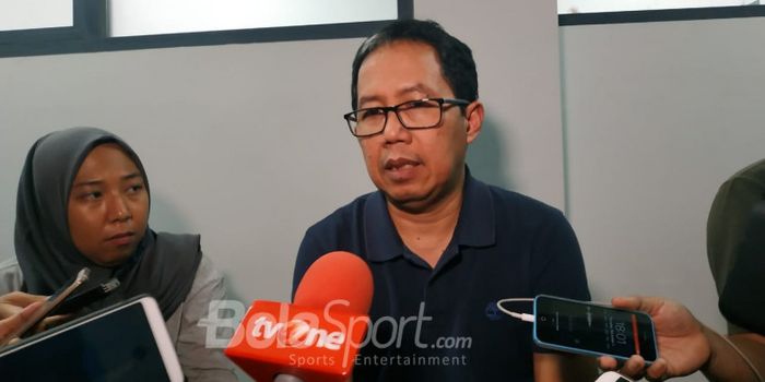 Wakil Ketua Umum PSSI, Joko Driyono menjawab pertanyaan wartawan di Lapangan ABC, Senayan, Jakarta, 