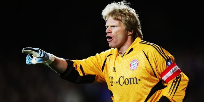 Oliver Kahn, termasuk kiper legendaris Jerman. Dia membawa negaranya menjadi runner-up Piala Dunia 2