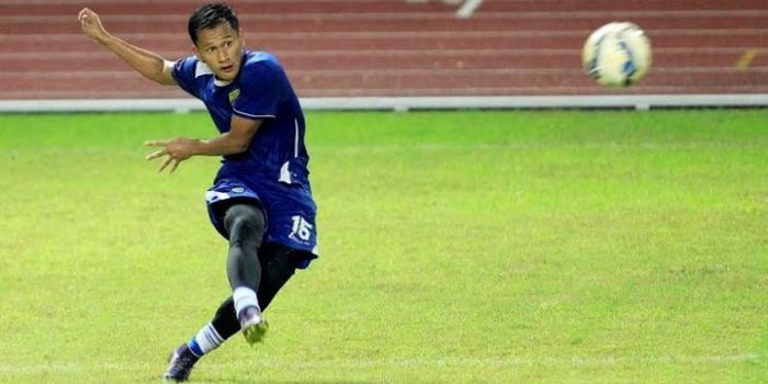 Striker muda Persib, Yandi Sofyan dalam sebuah latihan timnya di Stadion Wibawa Mukti, Cikarang, Kab