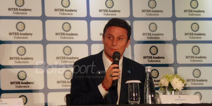 Wakil Presiden Inter Milan, Javier Zanetti, berbicara soal Inter Academy Indonesia dalam konferensi pers.