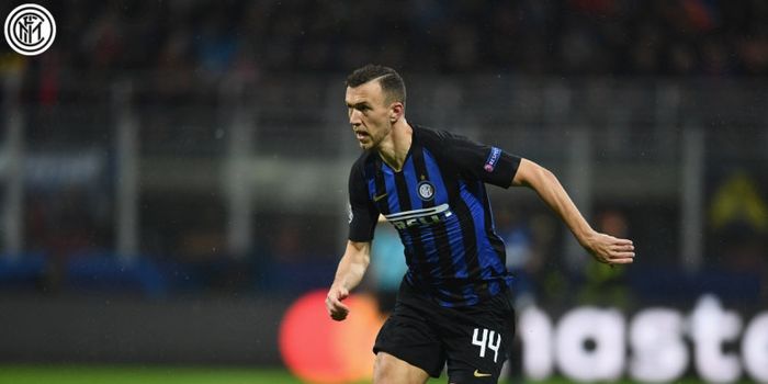 Winger Inter Milan, Ivan Perisic, dalam laga Liga Champions kontra Barcelona.