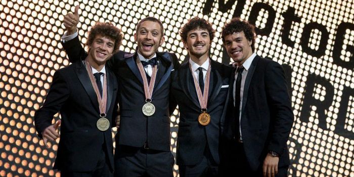 Marco Bezzecchi, Valentino Rossi, Francesco Bagnaia, dan Franco Morbidelli, saat FIM MotoGP Awards.