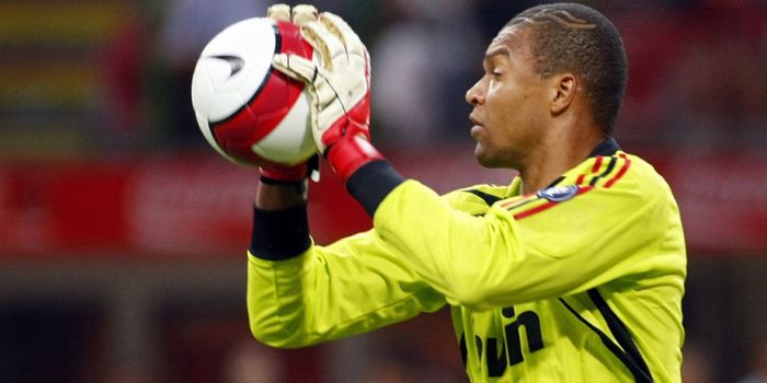 Kiper AC Milan, Nelson Dida, saat menangkap bola dalam pertandingan Trofeo Berlusconi menghadapi Juv