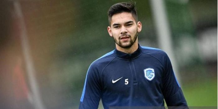    Sandy Walsh merupakan bek keturunan Indonesia dan sedang membela tim Belgia.   