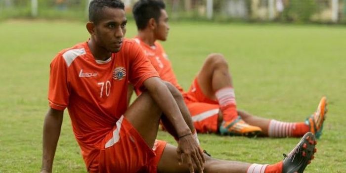 Winger Persija, Pandi Lestaluhu dalam sebuah sesi latihan timnya di Lapangan Asifa, Kota Malang. Pan