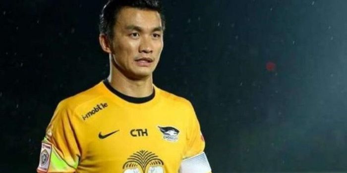 Kiper Suphanburi FC, Sinthaweechai  'Kosin' Hathairattanakool.