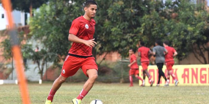 Renan Silva menjalani latihan di Lapangan Sutasoma, Halim Perdanakusuma, Jakarta Timur, Kamis (3/8/2