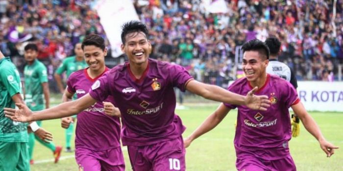 Selebrasi striker Persik, Septian Satria Bagaskara seusai mencetak gol untuk timnya pada Liga 3 2018