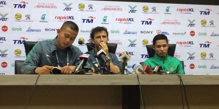 Pelatih timnas U-22 Indonesia, Luis Milla saat jumpa pers pasca laga kontra timnas U-22 Thailand pad