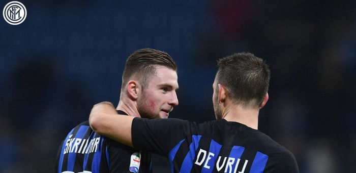  Duo bek Inter Milan, Milan Skriniar dan Stefan de Vrij, dalam laga Liga Italia pekan ke-13 melawan 