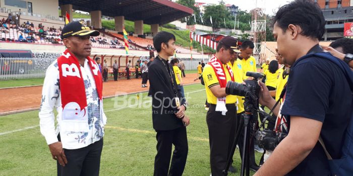 Walikota Jayapura yang juga menjadi Ketua Umum Persipura, Benhur Tomi Mano.