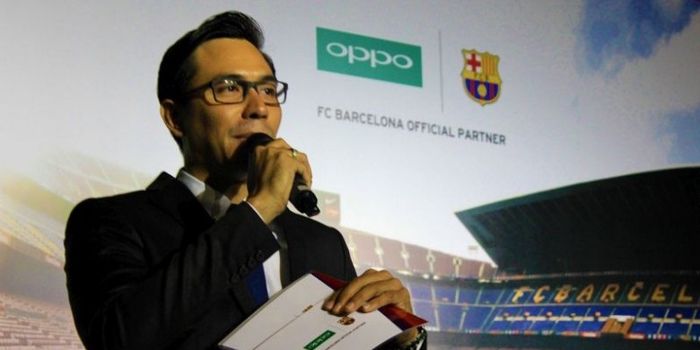 Darius Sinathrya berbicara dalam acara launching OPPO F1 Plus FC Barcelona Edition di Empirica, SCBD