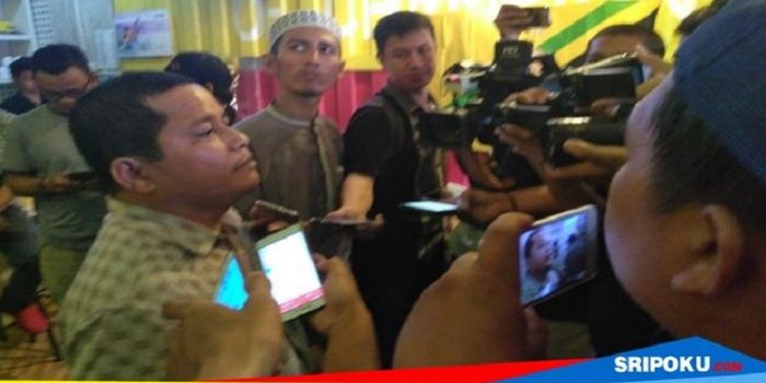  Sekretaris PT Sriwijaya Optimis Mandiri (SOM), Faisal Mursyid, Ketika Diwawancarai Oleh Awak Media 