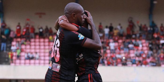      Selebrasi penyerang Persipura Jayapura, Boaz Solossa, seusai membobol gawang Barito Putera pada
