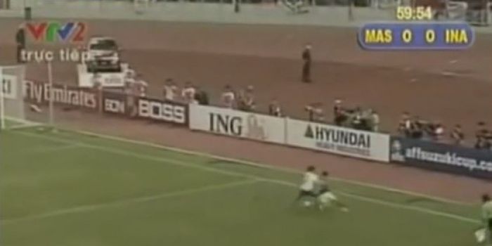Cuplikan gol timnas Malaysia ke gawang Indonesia pada leg pertama final Piala AFF 2010