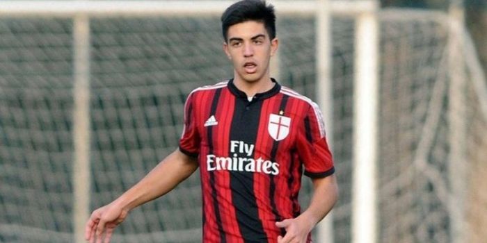 Aksi Christian Maldini saat memperkuat tim junior AC Milan.