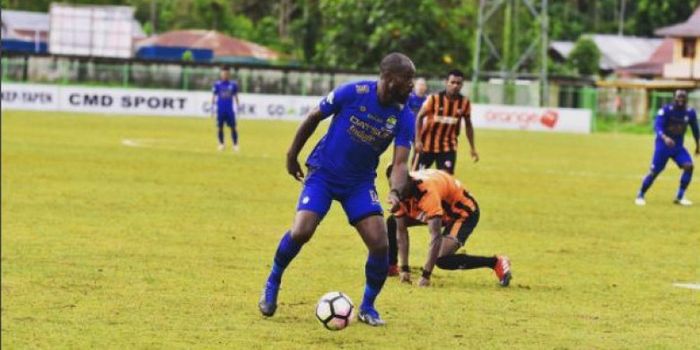 Carlton Cole mengunggah fotonya kala membela Persib Bandung di instagram pribadinya.