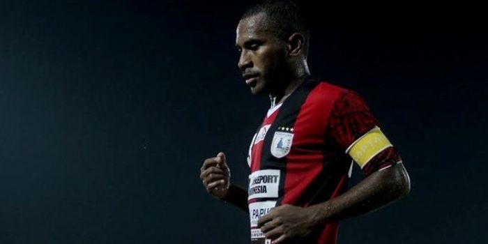 Pemain Persipura, Ian Louis Kabes, salah satu pemain senior yang siap dimaksimalkan pelatih Jafri Sa