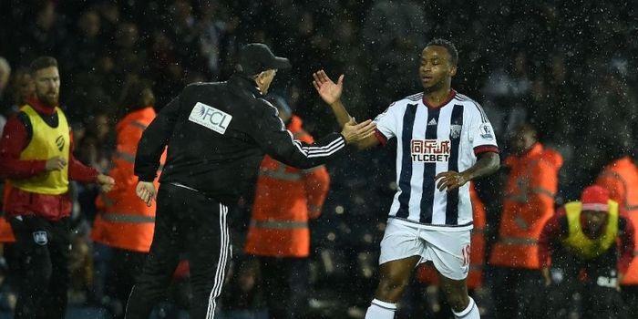 Striker West Brom, Saido Berahino, melakukan selebrasi setelah mencetak gol lawan Bristol Rovers di 