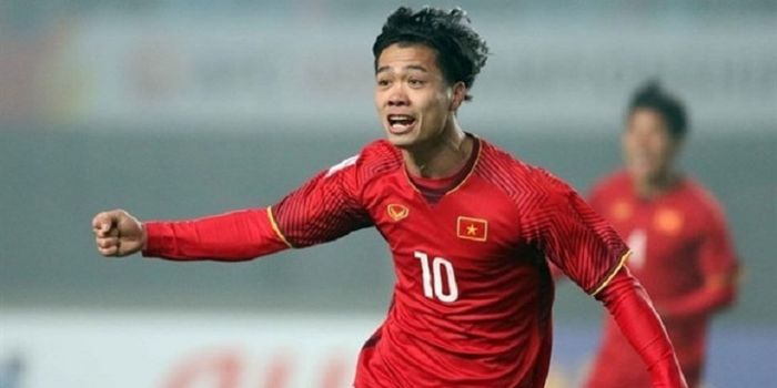  Striker timnas Vietnam, Nguyen Cong Phuong merayakan golnya dalam pertandingan persahabatan.