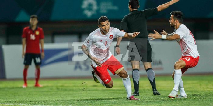  Selebrasi penyerang tim nasional U-23 Indonesia, Alberto Goncalves, seusai mencetak gol ke gawang Laos.