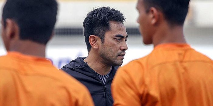   Pelatih PSS Sleman, Seto Nurdiantoro, dalam sesi latihan di Stadion Demang Lehman, Jumat (14/9/2018)